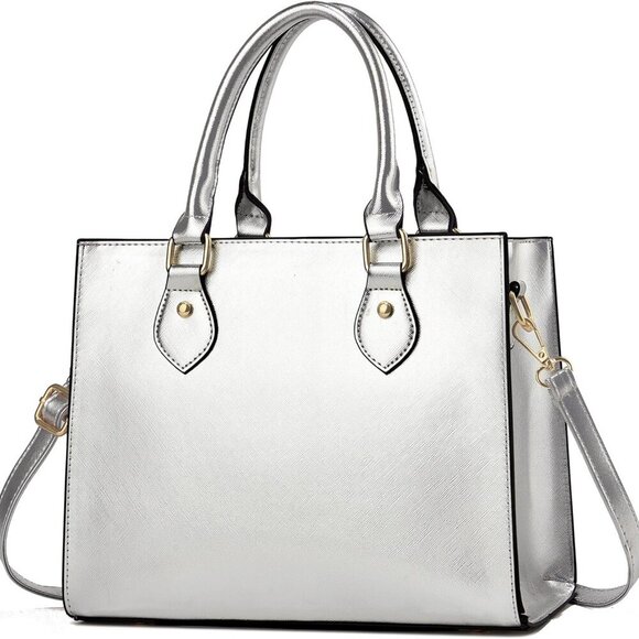 Versatile Silver Crossbody Bag for Women - Perfect for Dating & Parties - Picture 1 of 8